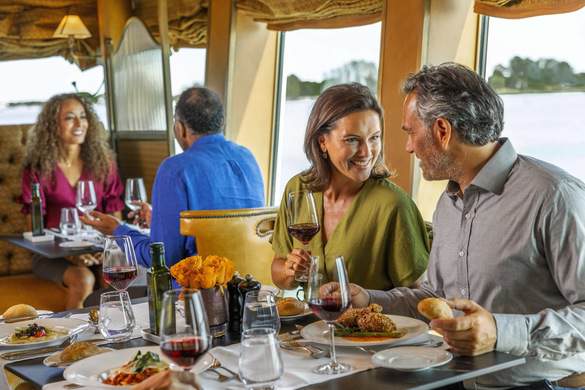 UNIWORLD Boutique River Cruises S.S. La Venezia Ristorante Rialto Lifestyle 4.jpeg